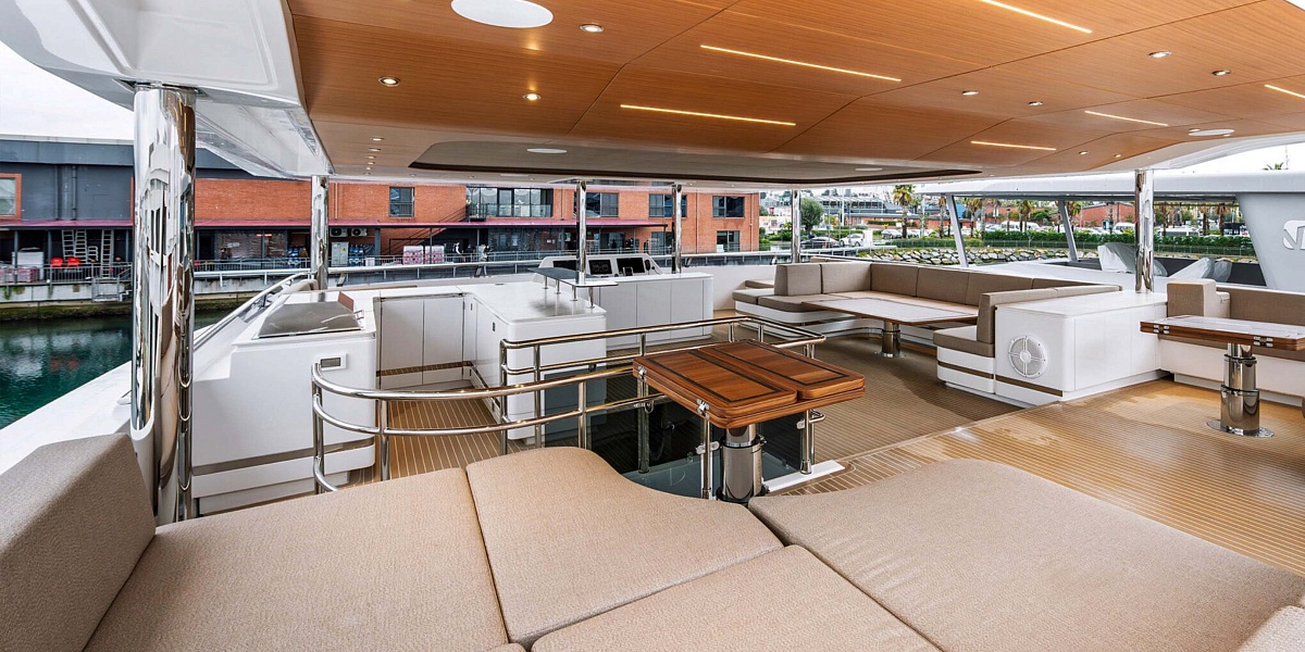 Аренда катамарана на солнечных батареях Vision F Yacht ATRAVERSIA во Франции